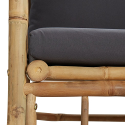Sofa ogrodowa z ciemnoszarymi poduszkami, bambusowa