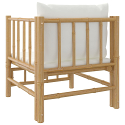 Sofa ogrodowa, kremowe poduszki, bambus