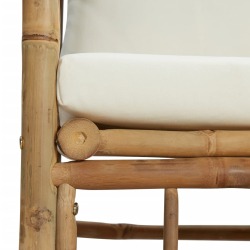 Sofa ogrodowa, kremowe poduszki, bambus