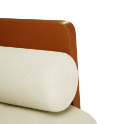 Sofa dwuosobowa z poduszkami w kolorze kremowym 110 cm