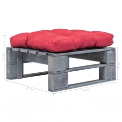 Ogrodowe siedzisko z palet, czerwona poduszka, szare drewno