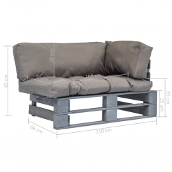 Sofa ogrodowa z palet z szarymi poduszkami, drewno sosnowe