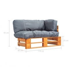 Sofa ogrodowa z palet z szarymi poduszkami, sosna