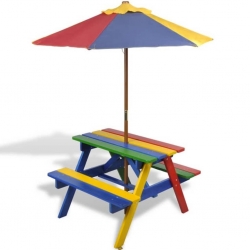 Stół dla dzieci z ławkami i parasolem, wielokolorowy, drewniany