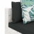 Ogrodowa sofa z palet z poduszkami w kwiaty, drewniana