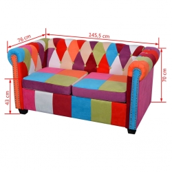 Dwuosobowa, materiałowa sofa Chesterfield