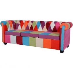 Trzyosobowa sofa materiałowa Chesterfield