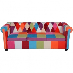 Trzyosobowa sofa materiałowa Chesterfield
