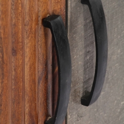 Szafka pod TV, szara, 130x30x46 cm, lite surowe drewno mango