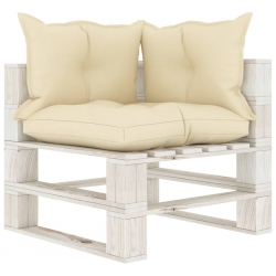 Ogrodowa sofa 2-osobowa z palet, z kremowymi poduszkami, drewno