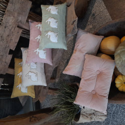 Poduszka dekoracyjna Zajączki 48x28cm Żółta