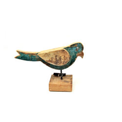 Ptak z drewna egzotycznego na podstawie  Tukusowy