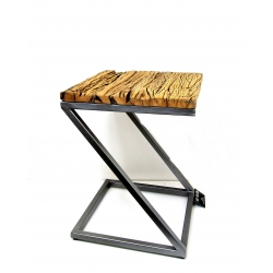 Stolik z drewna tekowego na metalowej podstawie