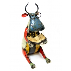 Figurka metalowa z recyclingu Krowa XL z książką